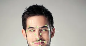 Tecnología de reconocimiento facial y de voz