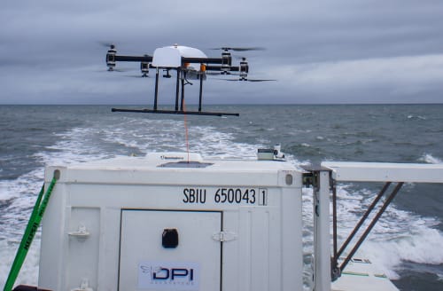 Drones flotantes para aplicaciones de vigilancia y comunicaciones